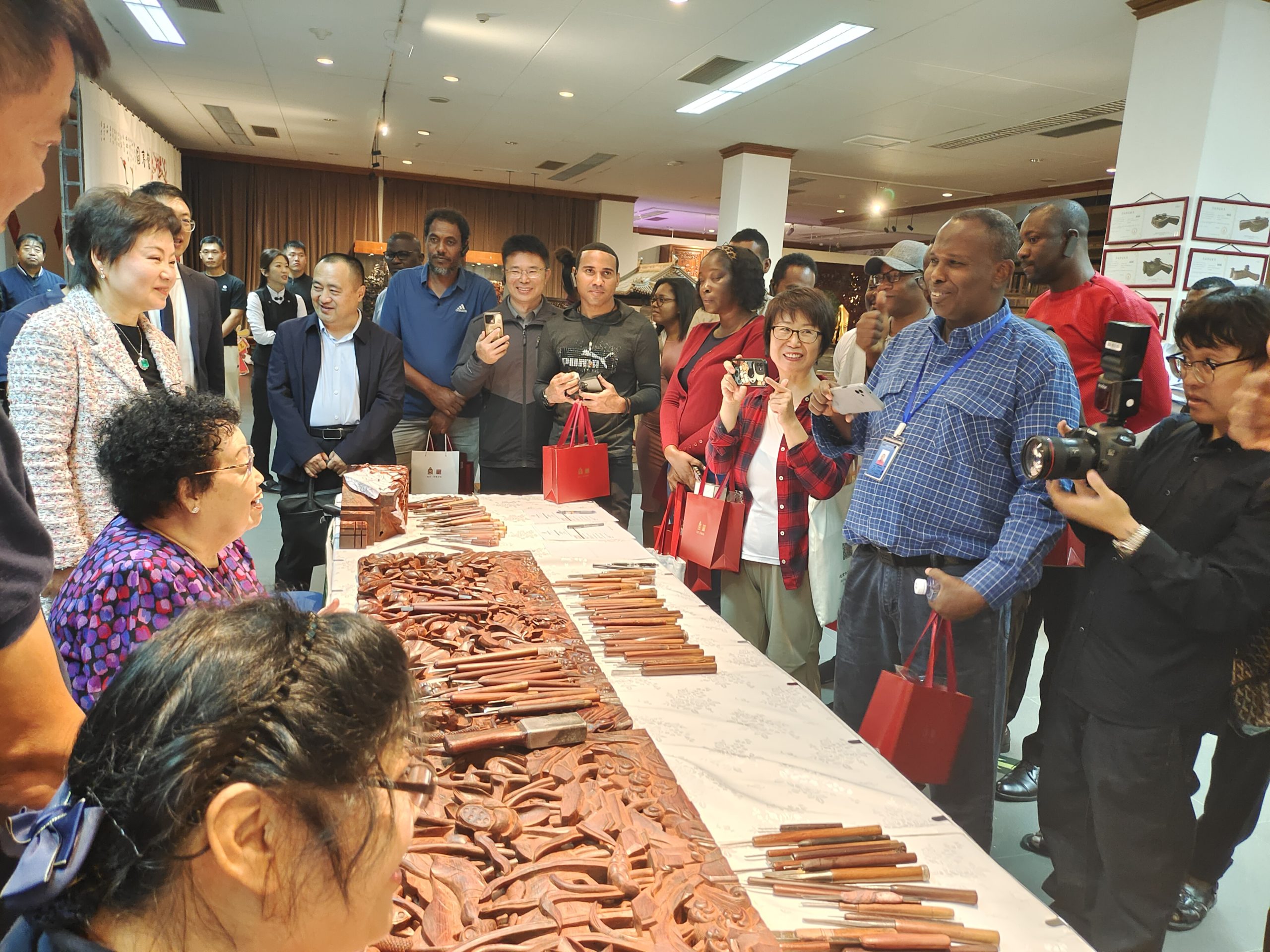 Chine : Le Musée du bois de santal rouge, un hommage à l'art du mobilier traditionnel